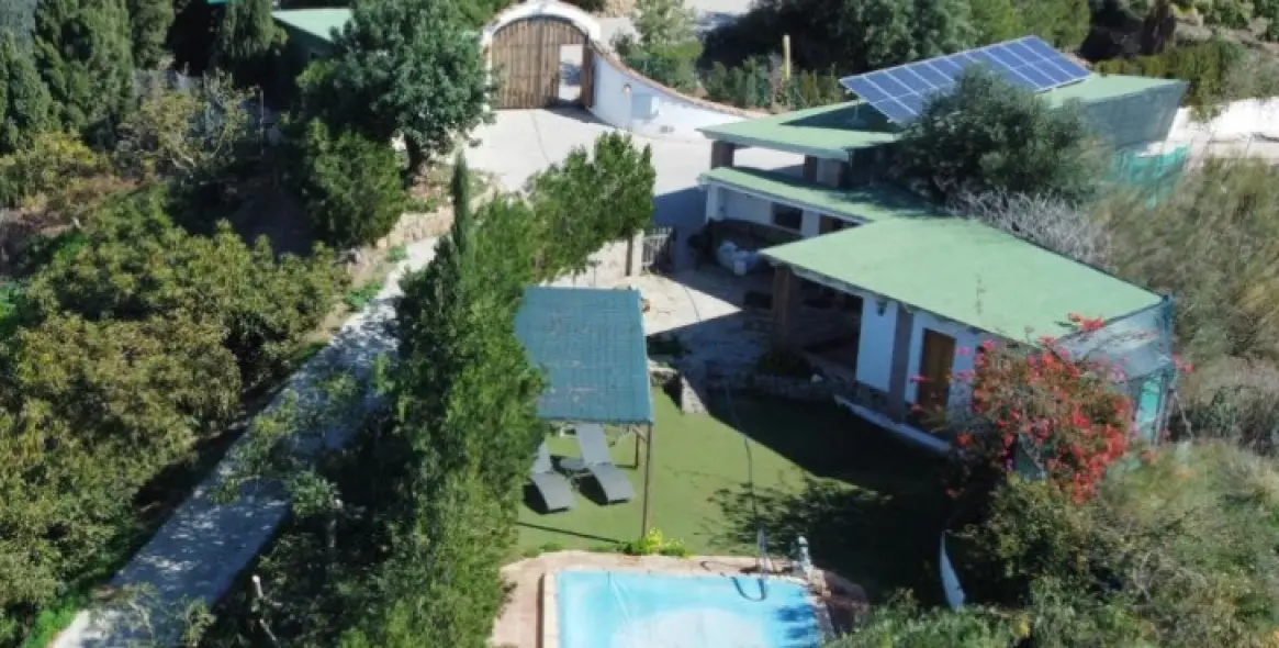 Продажа  отдельно стоящей виллы в Almayate 3