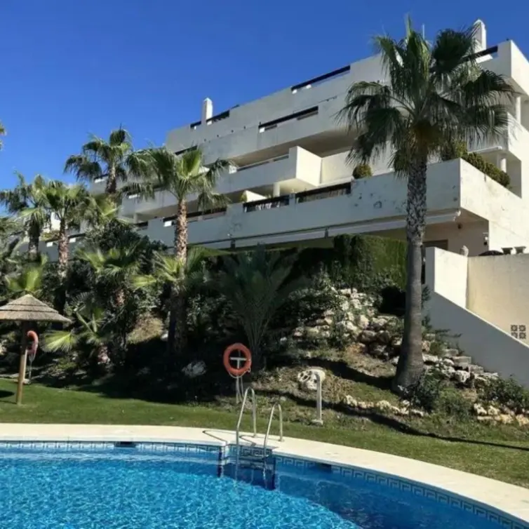 Продажа апартаментов на первом этаже в Marbella