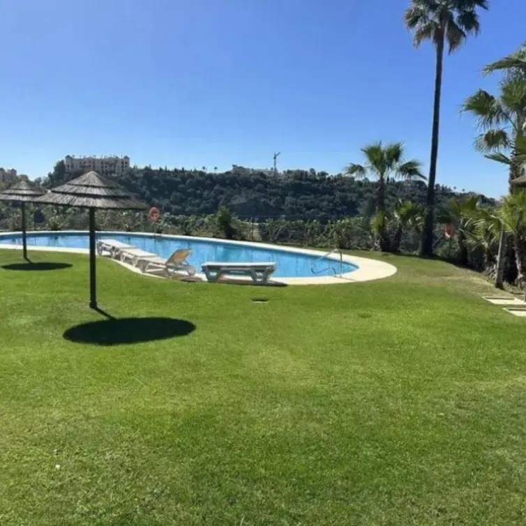 Продажа апартаментов на первом этаже в Marbella