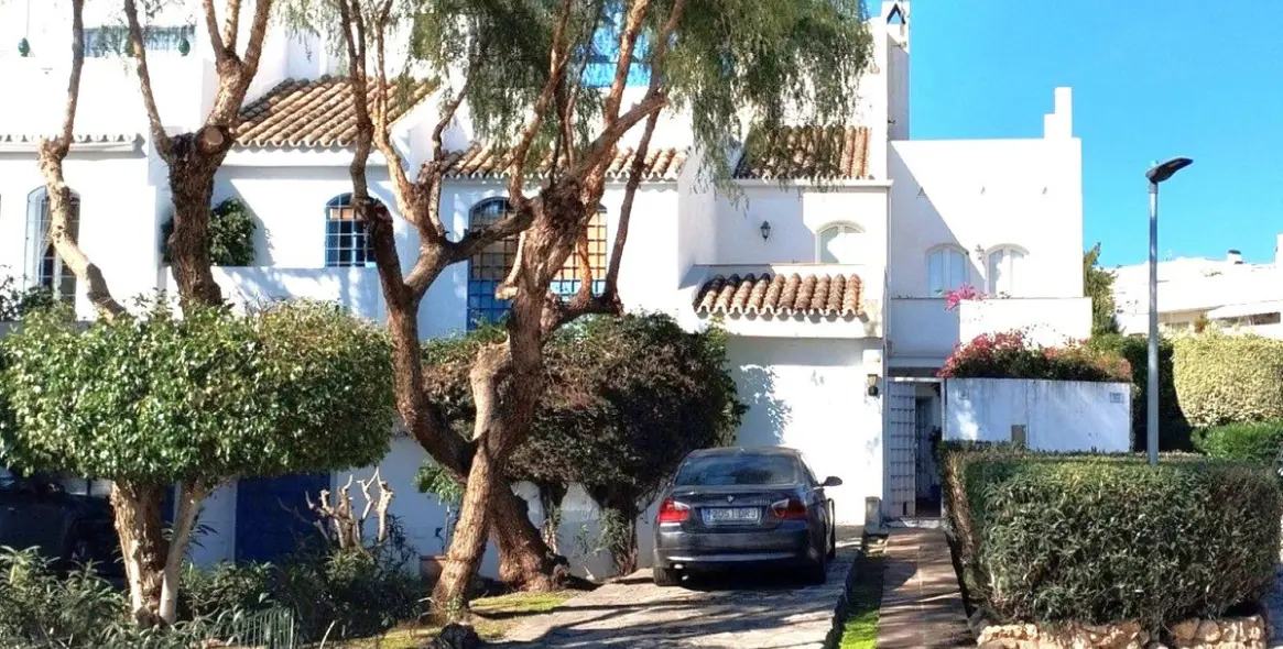 Sale of townhouse in Nueva Andalucía 1