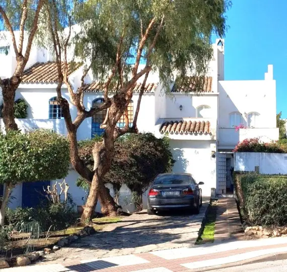 Sale of townhouse in Nueva Andalucía