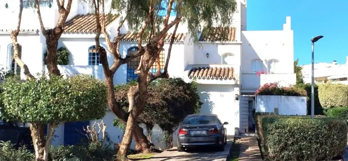 Sale of townhouse in Nueva Andalucía 0