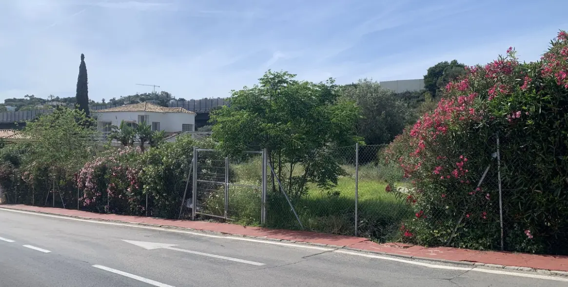 Продажа  жилого участка в Nueva Andalucía 1