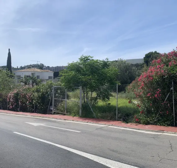 Продажа  жилого участка в Nueva Andalucía