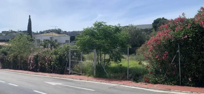 Продажа  жилого участка в Nueva Andalucía 0