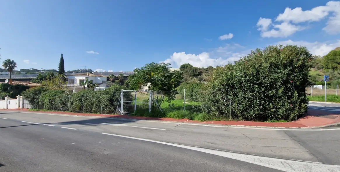 Продажа  жилого участка в Nueva Andalucía 3