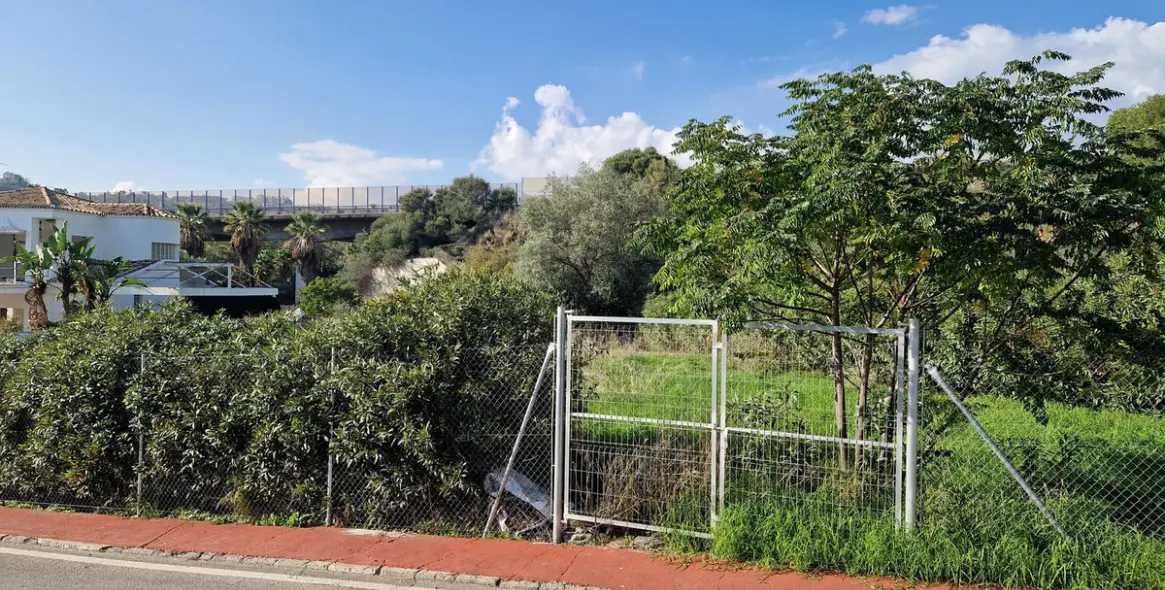 Продажа  жилого участка в Nueva Andalucía 6