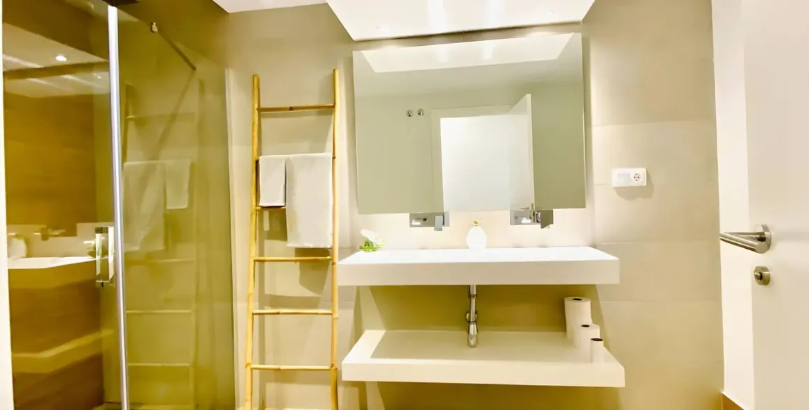 Sale of ground floor apartment in Cancelada 10