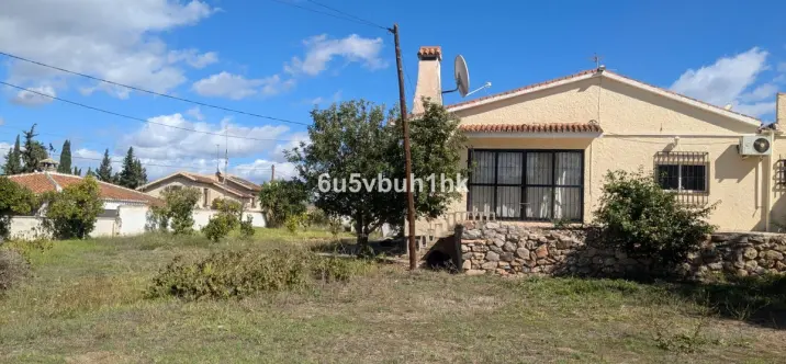 Продажа  отдельно стоящей виллы в Alhaurin el Grande 0