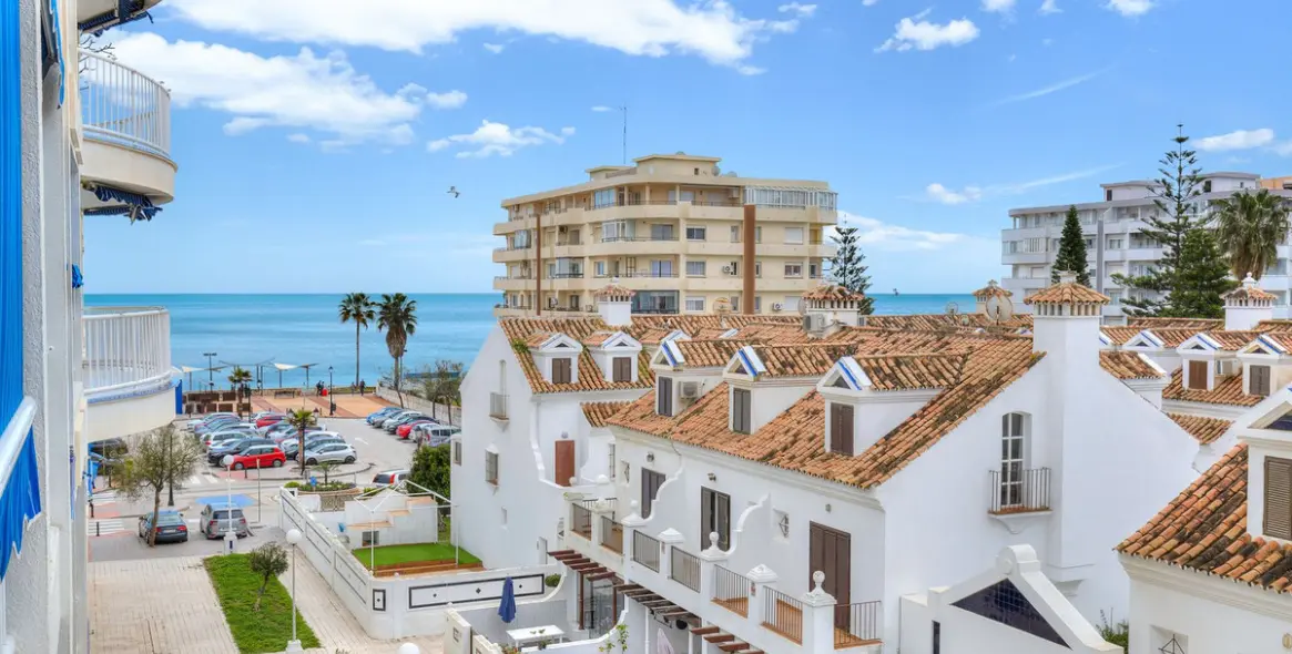 Sale of middle floor apartment in Fuengirola 1