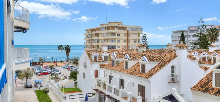 Sale of middle floor apartment in Fuengirola 0