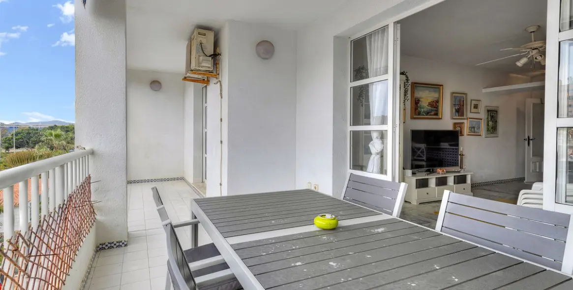 Sale of middle floor apartment in Fuengirola 3