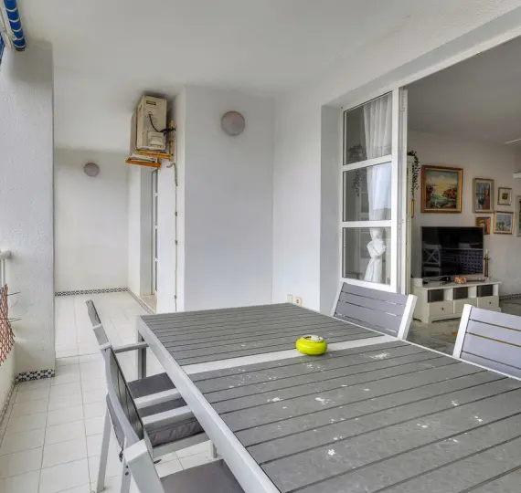 Sale of middle floor apartment in Fuengirola