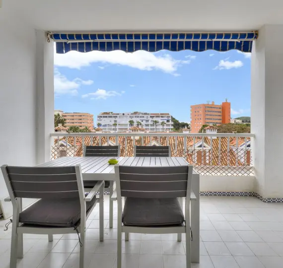 Sale of middle floor apartment in Fuengirola