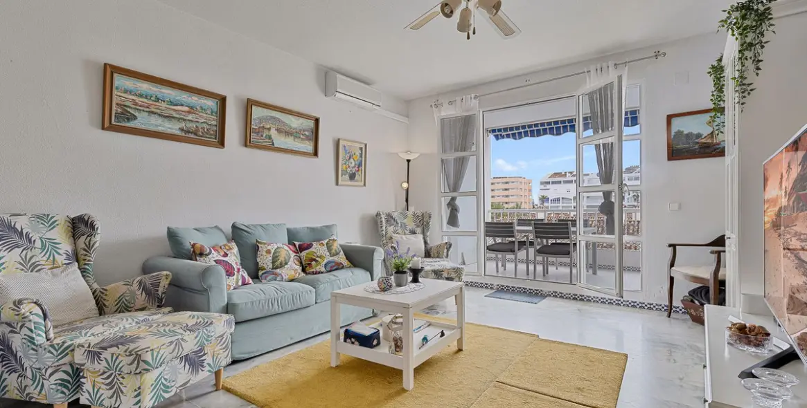 Sale of middle floor apartment in Fuengirola 6