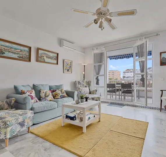 Sale of middle floor apartment in Fuengirola