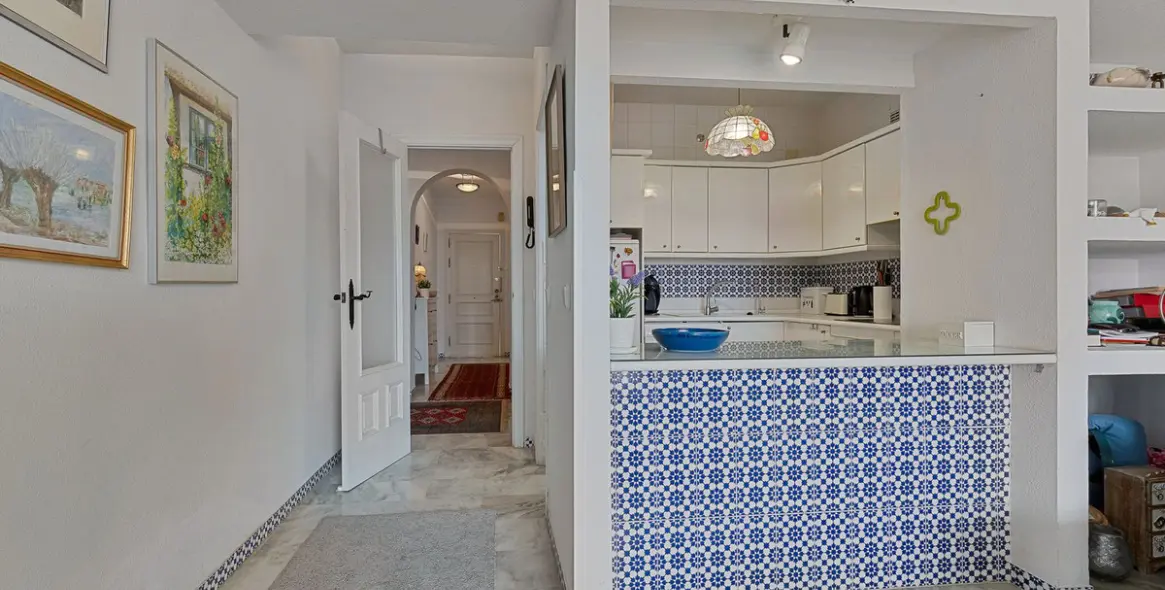 Sale of middle floor apartment in Fuengirola 8