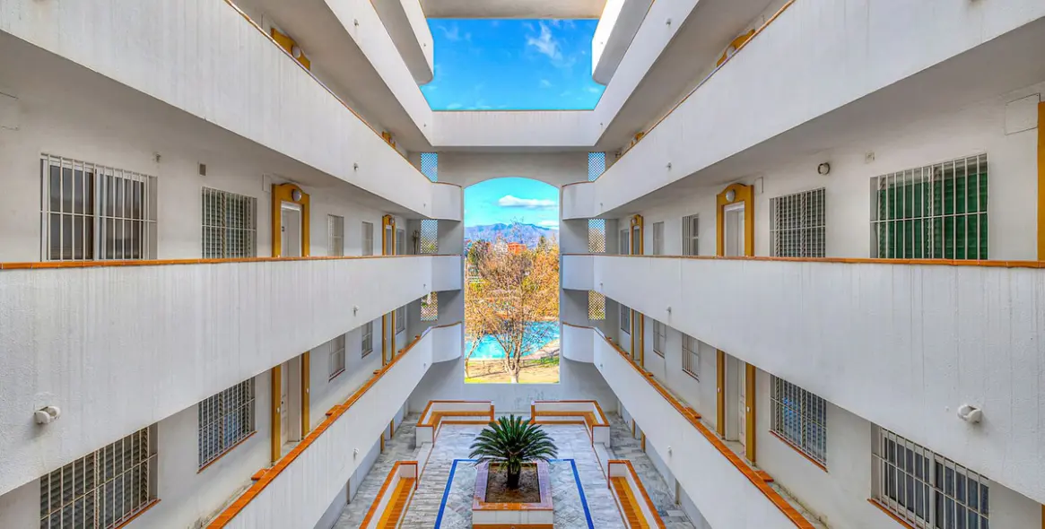 Sale of middle floor apartment in Fuengirola 19