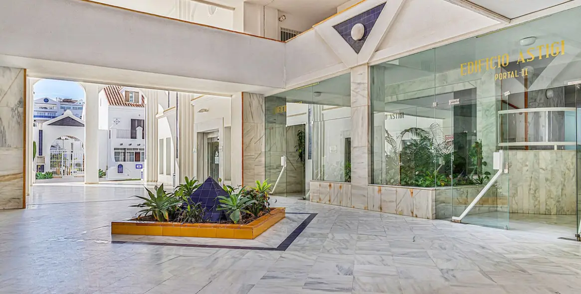 Sale of middle floor apartment in Fuengirola 20