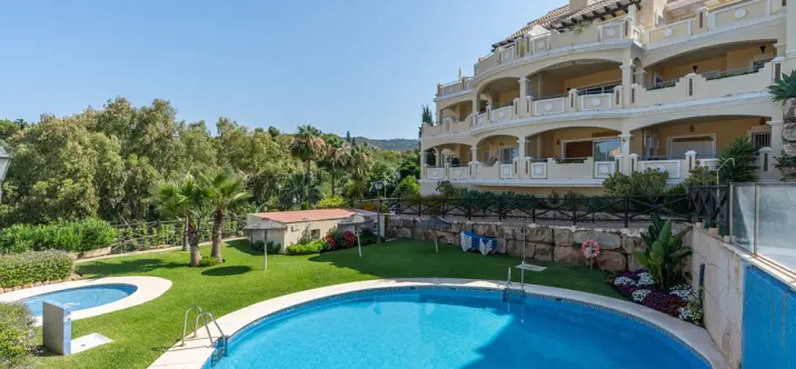 Sale of ground floor apartment in Elviria 0