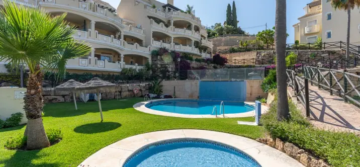 Sale of ground floor apartment in Elviria 1