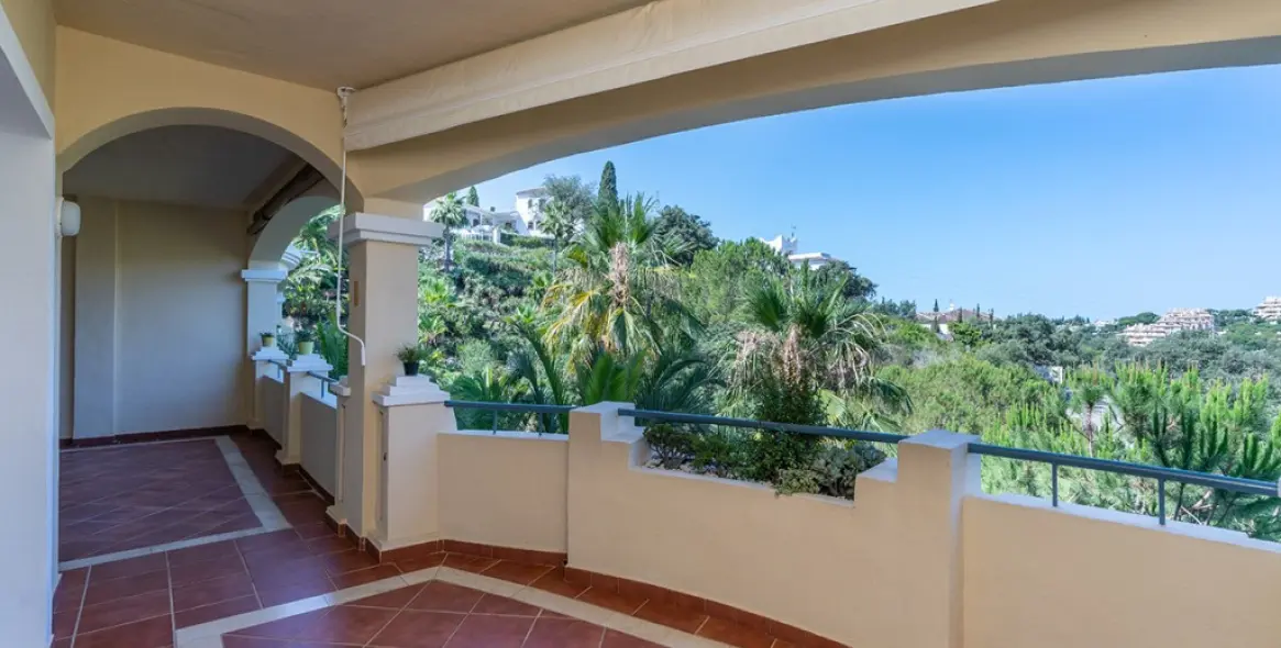 Sale of ground floor apartment in Elviria 3