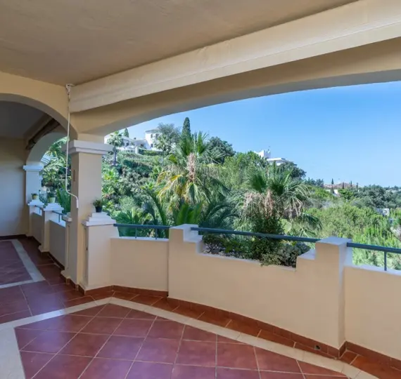 Sale of ground floor apartment in Elviria