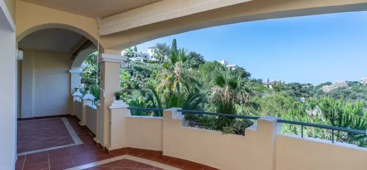 Sale of ground floor apartment in Elviria 2