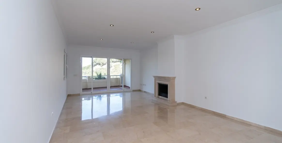 Sale of ground floor apartment in Elviria 4