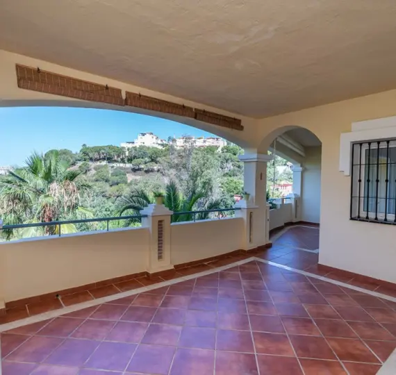 Sale of ground floor apartment in Elviria