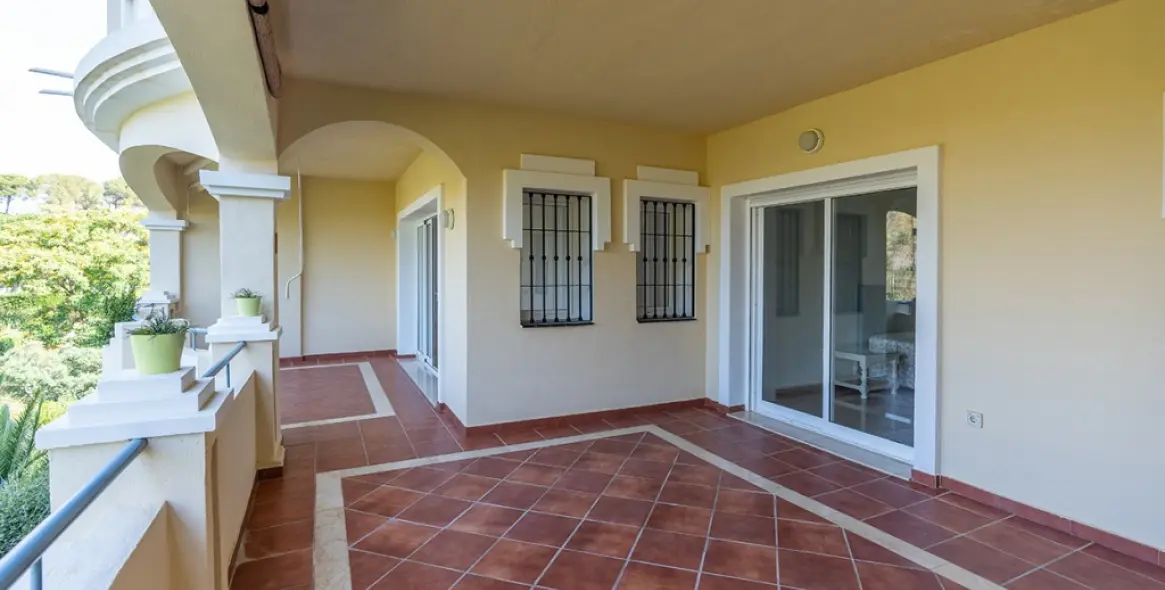 Sale of ground floor apartment in Elviria 7