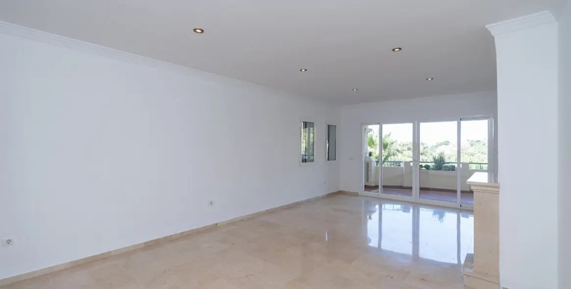 Sale of ground floor apartment in Elviria 8