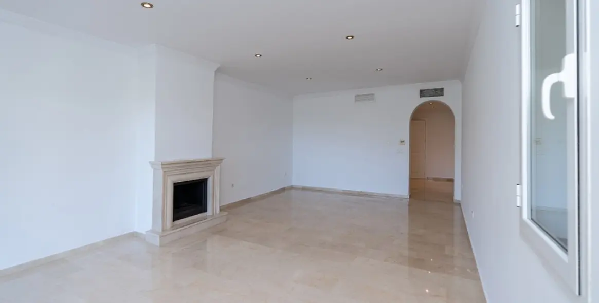 Sale of ground floor apartment in Elviria 9