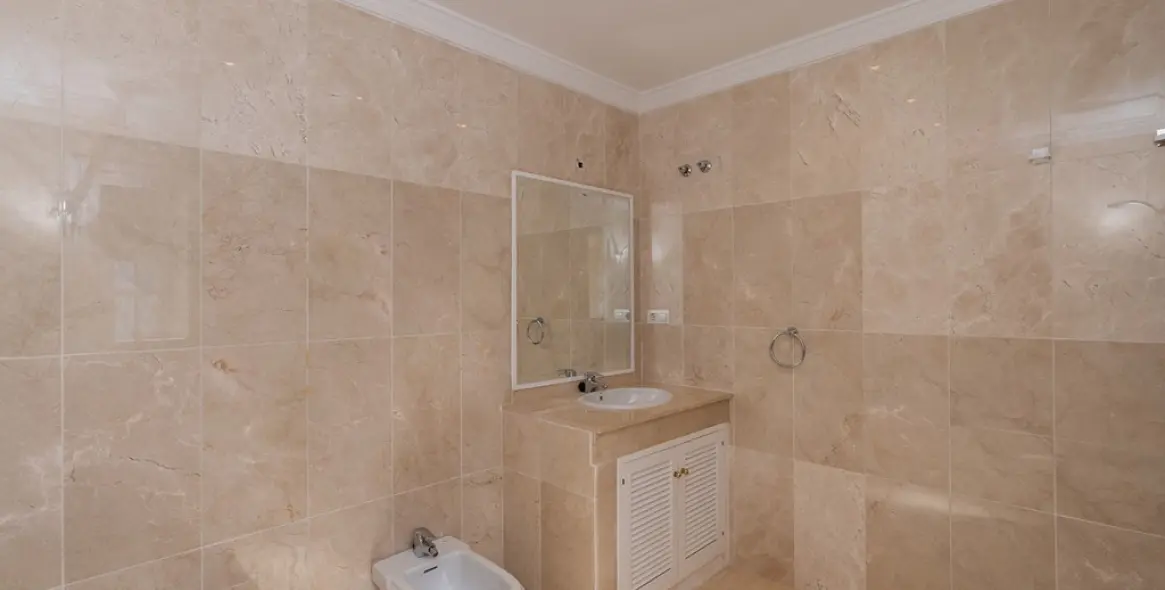 Sale of ground floor apartment in Elviria 12