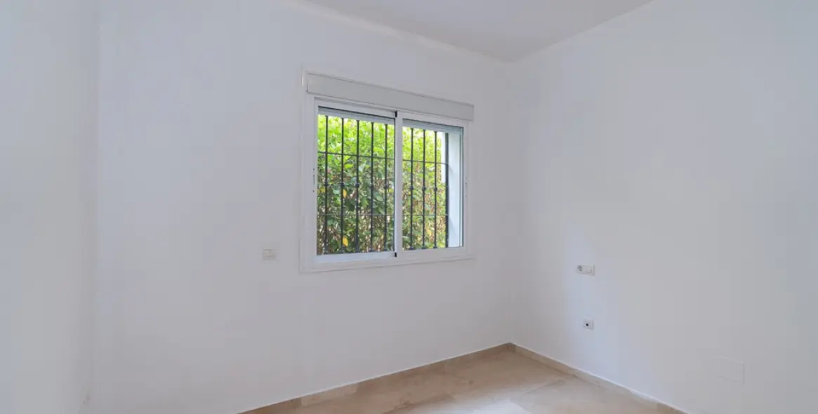 Sale of ground floor apartment in Elviria 15