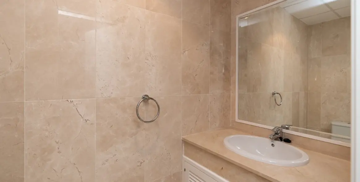 Sale of ground floor apartment in Elviria 17