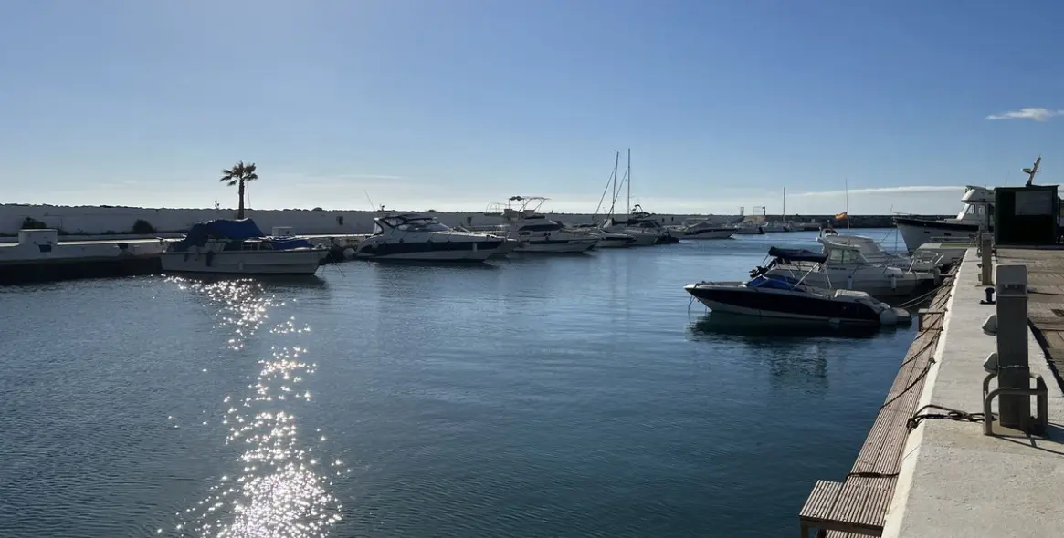 Sale of ground floor apartment in Puerto de Cabopino 5