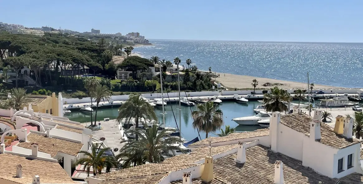 Sale of ground floor apartment in Puerto de Cabopino 11