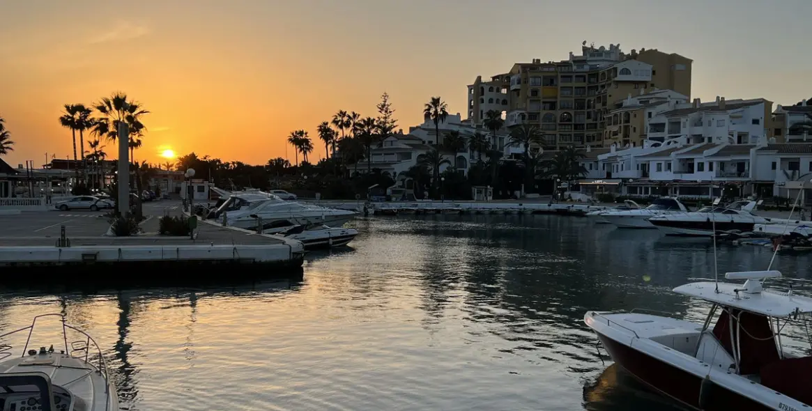 Sale of ground floor apartment in Puerto de Cabopino 12