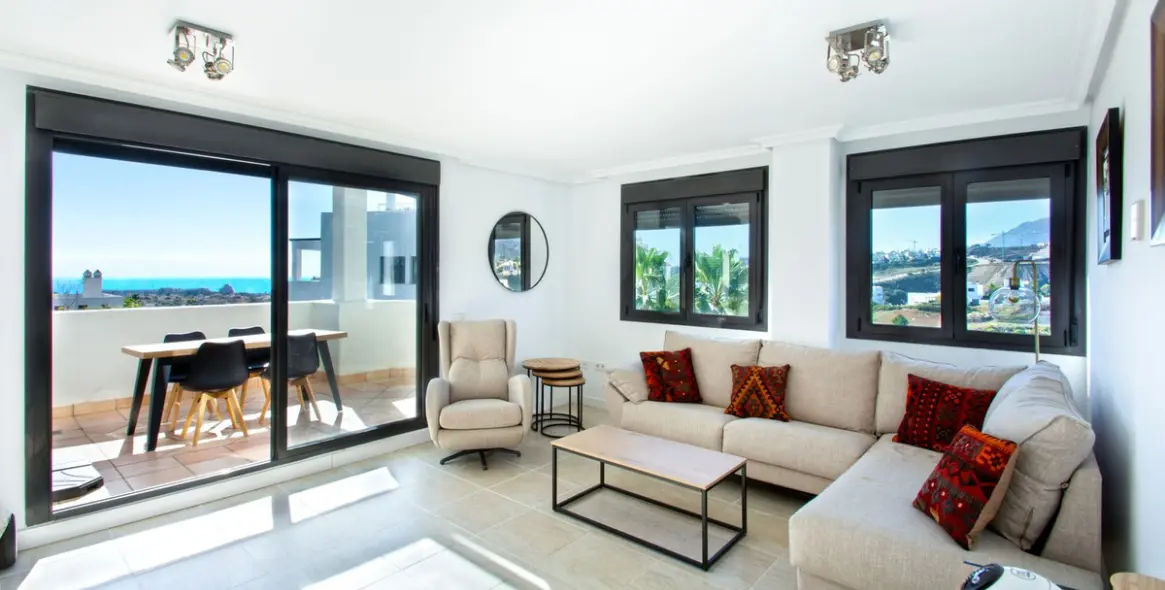 Sale of penthouse in Estepona 4