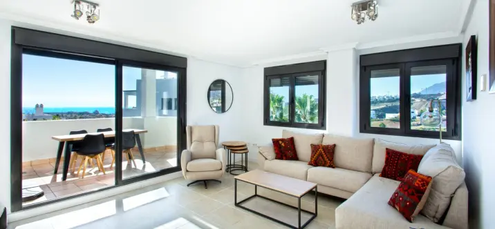 Sale of penthouse in Estepona 3