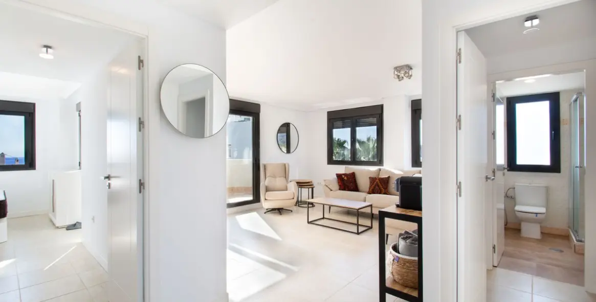 Sale of penthouse in Estepona 8