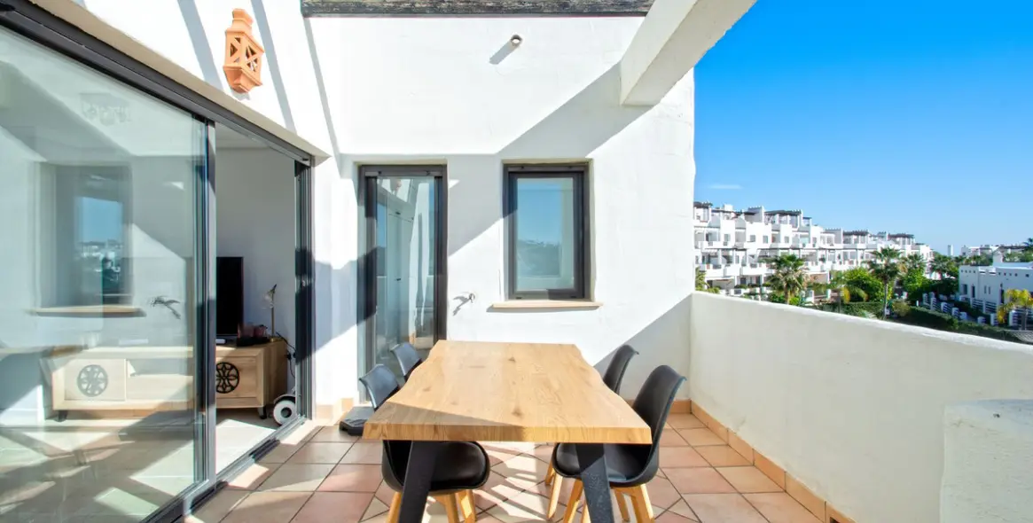 Sale of penthouse in Estepona 9