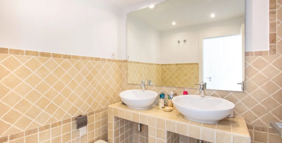 Sale of penthouse in Estepona 15