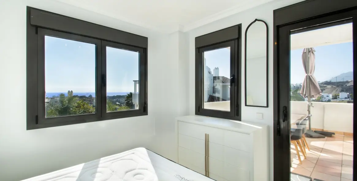 Sale of penthouse in Estepona 17