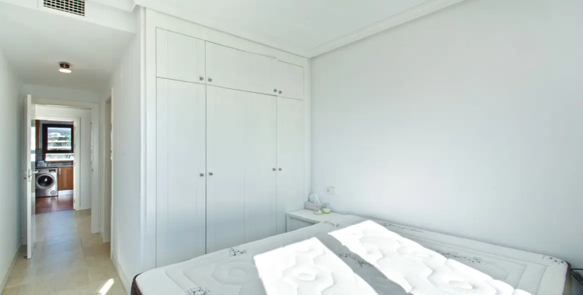 Sale of penthouse in Estepona 18