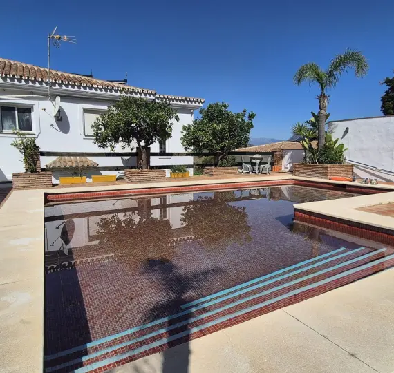 Продажа дома на две семьи в Alhaurin Golf