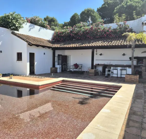 Продажа дома на две семьи в Alhaurin Golf