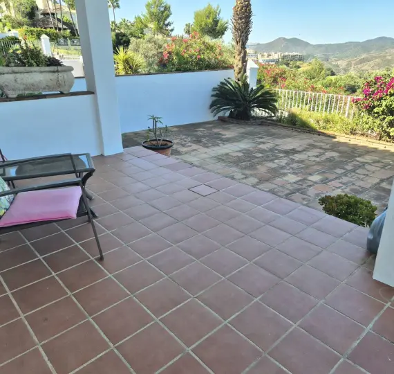 Продажа дома на две семьи в Alhaurin Golf