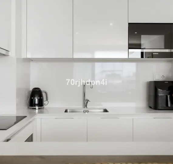 Sale of middle floor apartment in Estepona